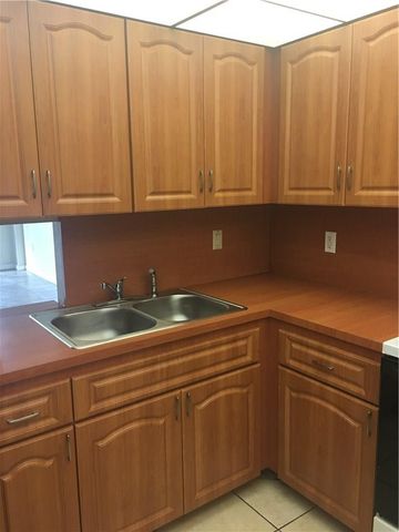 15600 NW 7th Avenue 421, Miami, FL 33169