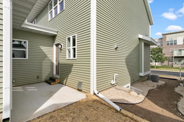 2811 Crinkle Root Drive, Fitchburg, WI 53711