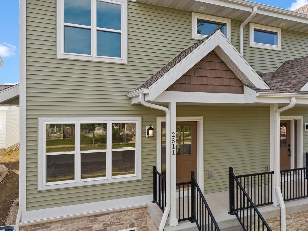 2811 Crinkle Root Drive, Fitchburg, WI 53711