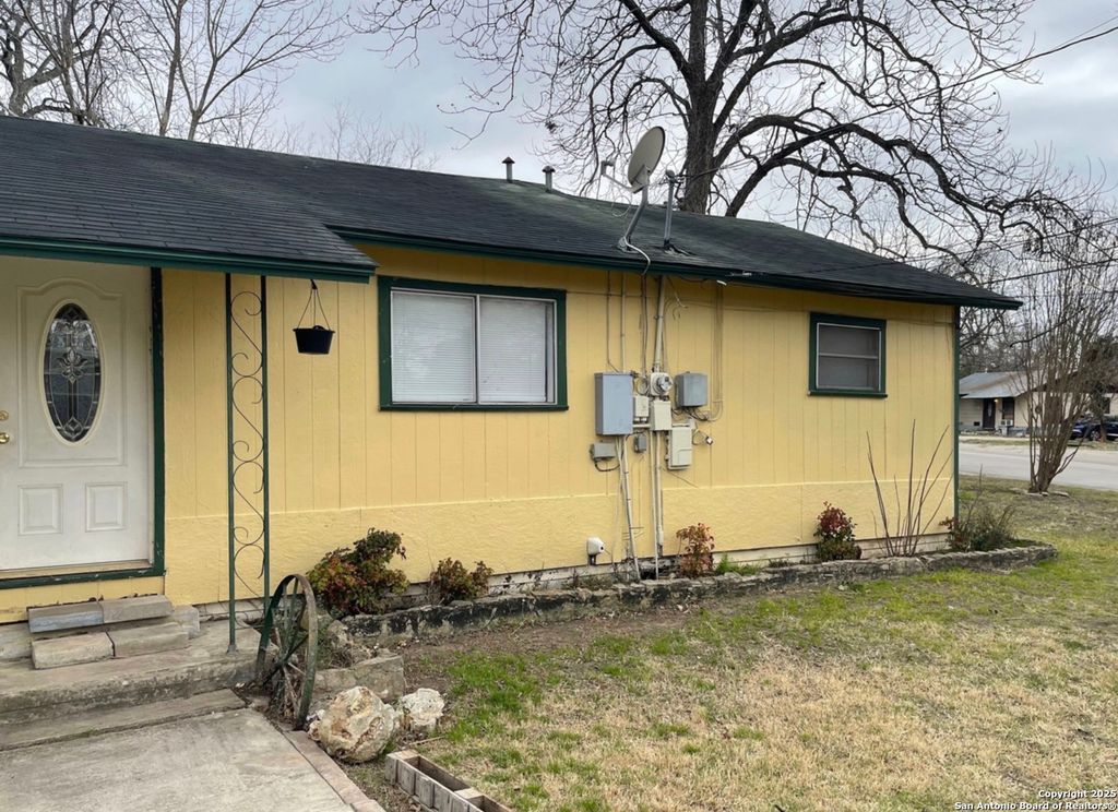 220 S Live Oak, New Braunfels, TX 78130