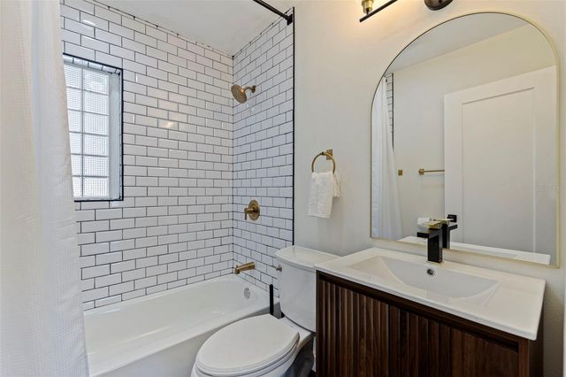 737 62ND AVENUE N, St Petersburg, FL 33702