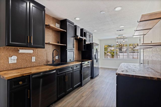 737 62ND AVENUE N, St Petersburg, FL 33702