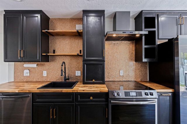 737 62ND AVENUE N, St Petersburg, FL 33702