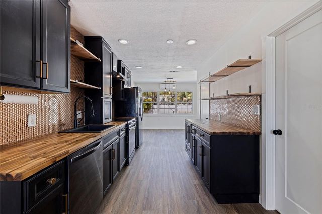 737 62ND AVENUE N, St Petersburg, FL 33702