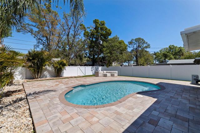 737 62ND AVENUE N, St Petersburg, FL 33702