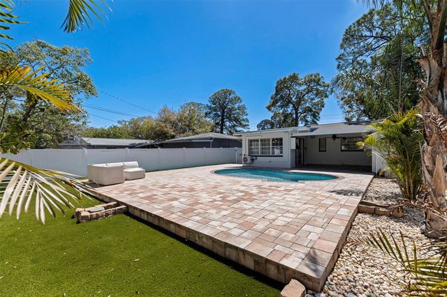 737 62ND AVENUE N, St Petersburg, FL 33702