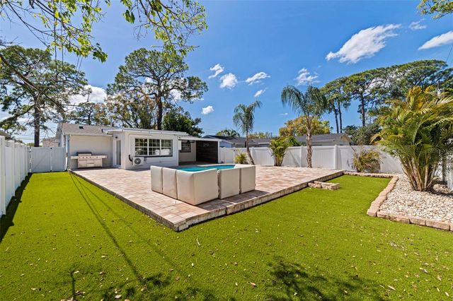 737 62ND AVENUE N, St Petersburg, FL 33702