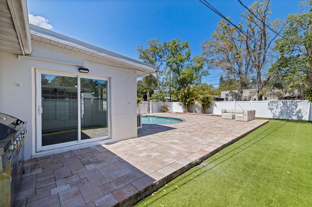 737 62ND AVENUE N, St Petersburg, FL 33702