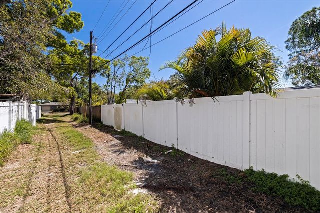 737 62ND AVENUE N, St Petersburg, FL 33702