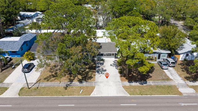 737 62ND AVENUE N, St Petersburg, FL 33702