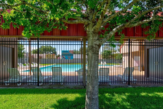 2331 Tall Ships Drive, Friendswood, TX 77546