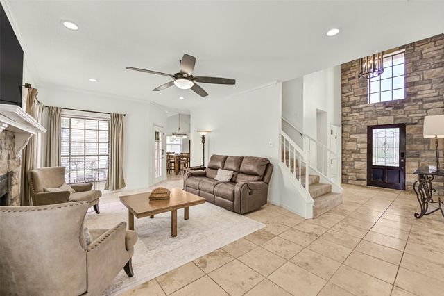 1501 W Castlewood Avenue, Friendswood, TX 77546