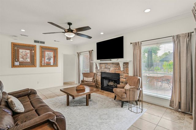 1501 W Castlewood Avenue, Friendswood, TX 77546