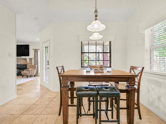 1501 W Castlewood Avenue, Friendswood, TX 77546