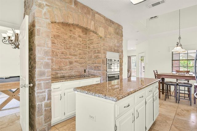 1501 W Castlewood Avenue, Friendswood, TX 77546