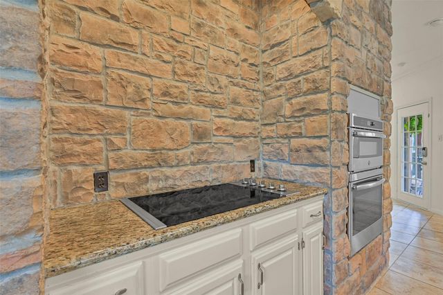 1501 W Castlewood Avenue, Friendswood, TX 77546