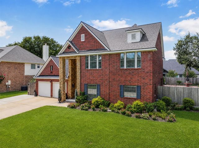 1501 W Castlewood Avenue, Friendswood, TX 77546