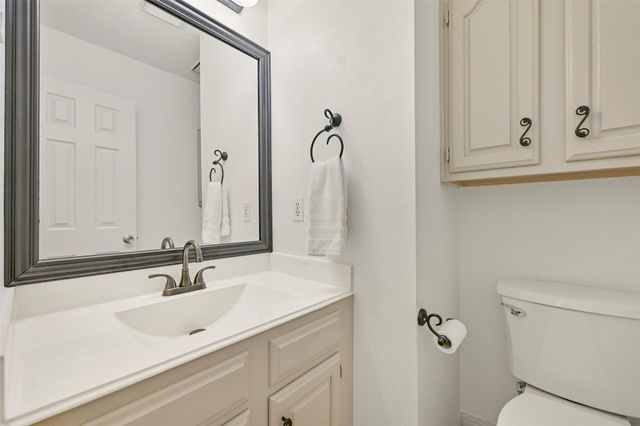 1501 W Castlewood Avenue, Friendswood, TX 77546