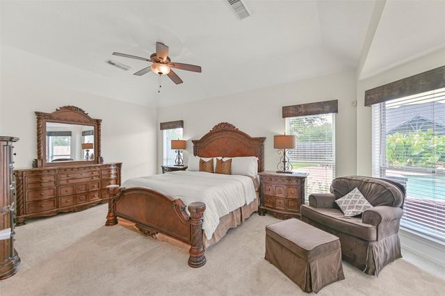 1501 W Castlewood Avenue, Friendswood, TX 77546