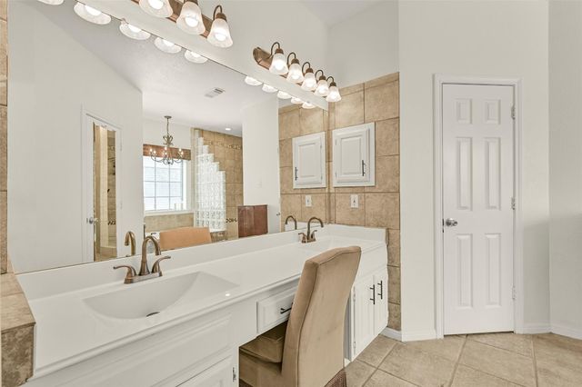 1501 W Castlewood Avenue, Friendswood, TX 77546