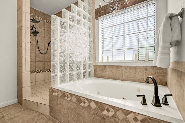 1501 W Castlewood Avenue, Friendswood, TX 77546