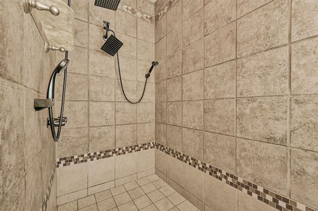1501 W Castlewood Avenue, Friendswood, TX 77546