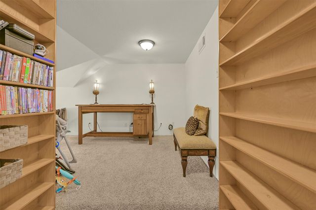 1501 W Castlewood Avenue, Friendswood, TX 77546