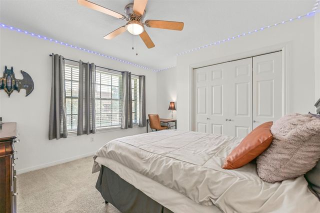 1501 W Castlewood Avenue, Friendswood, TX 77546