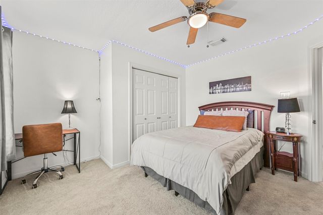 1501 W Castlewood Avenue, Friendswood, TX 77546