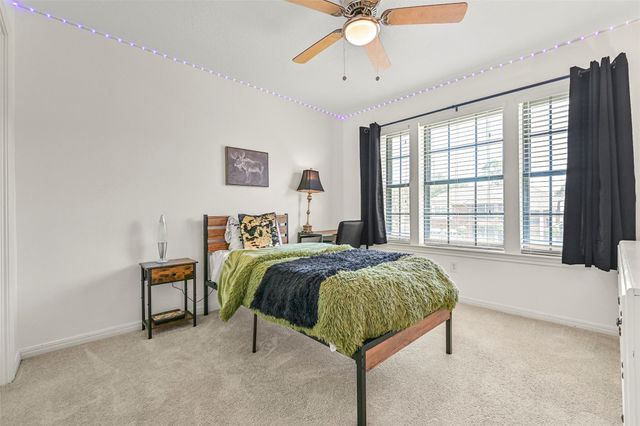 1501 W Castlewood Avenue, Friendswood, TX 77546