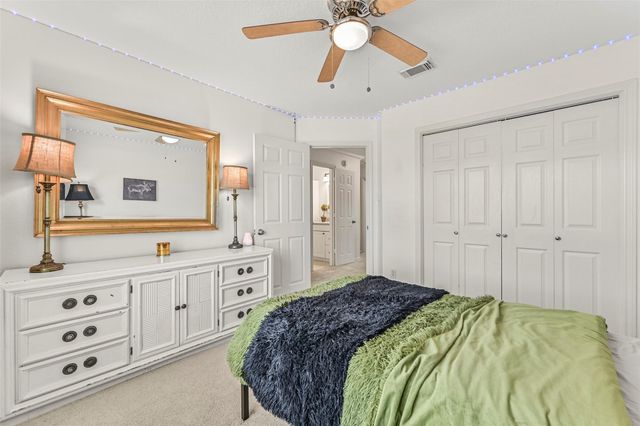 1501 W Castlewood Avenue, Friendswood, TX 77546