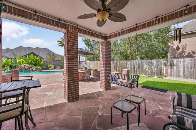1501 W Castlewood Avenue, Friendswood, TX 77546