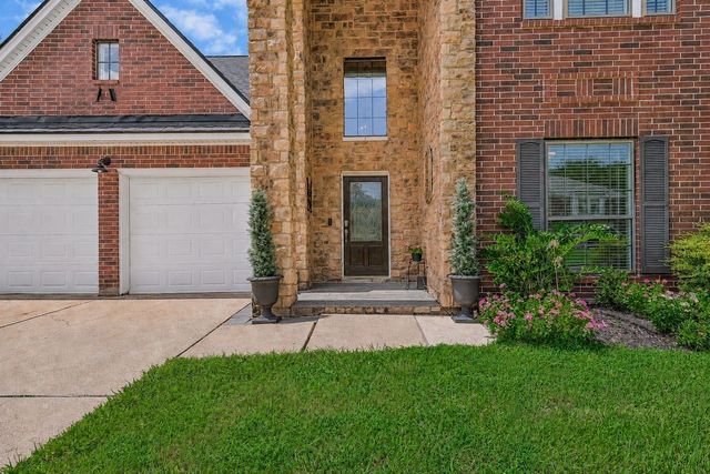 1501 W Castlewood Avenue, Friendswood, TX 77546