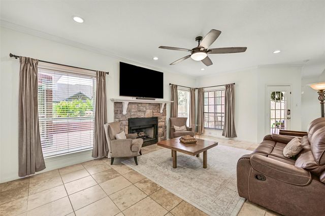 1501 W Castlewood Avenue, Friendswood, TX 77546
