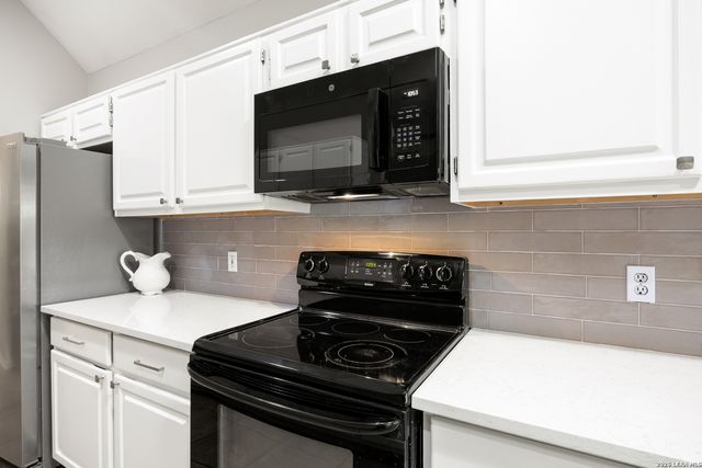 3011 FALL CREST DR, San Antonio, TX 78247
