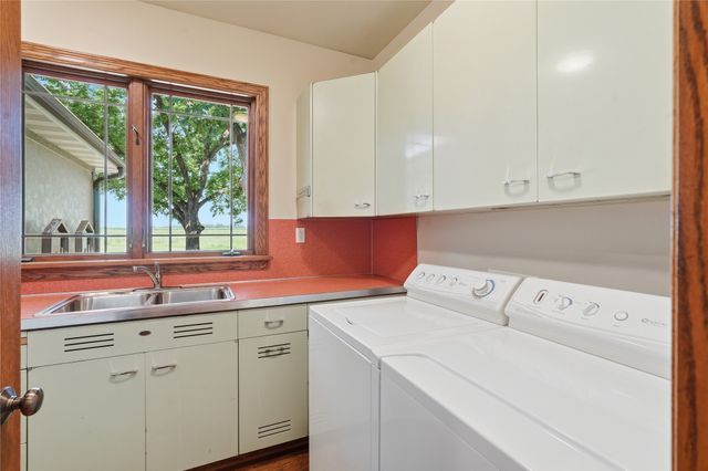 1051 NE 91st Street, Runnells, IA 50237