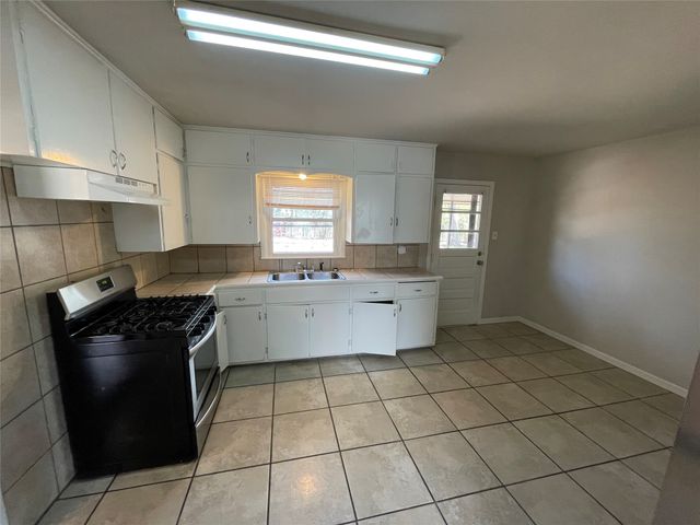 1309 N Binkley Street, Sherman, TX 75092