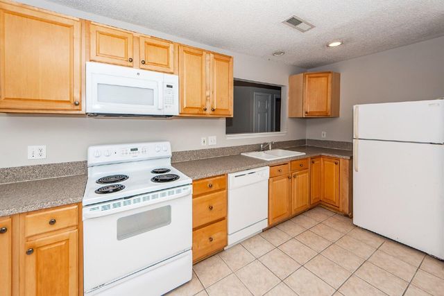 207 Tupperway Drive, Summerville, SC 29483