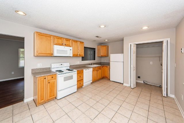 207 Tupperway Drive, Summerville, SC 29483