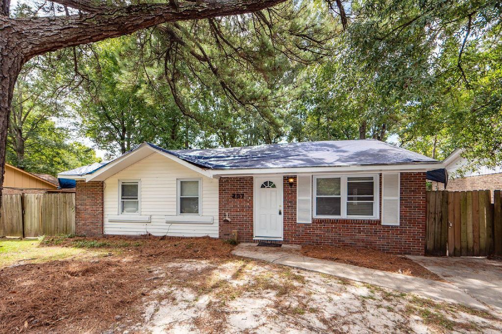207 Tupperway Drive, Summerville, SC 29483