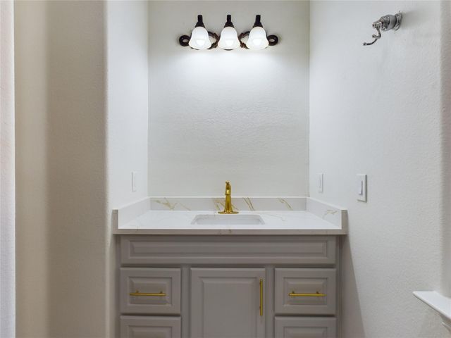 126 Island Oaks LN, Driftwood, TX 78619