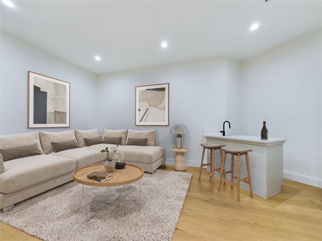 126 Island Oaks LN, Driftwood, TX 78619