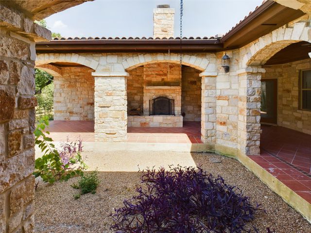 126 Island Oaks LN, Driftwood, TX 78619