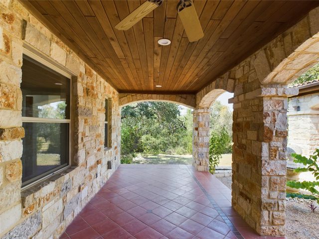 126 Island Oaks LN, Driftwood, TX 78619
