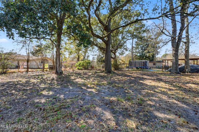 2009 Graveline Road, Gautier, MS 39553