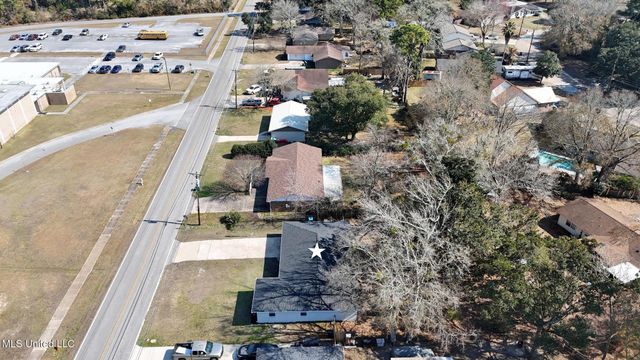 2009 Graveline Road, Gautier, MS 39553