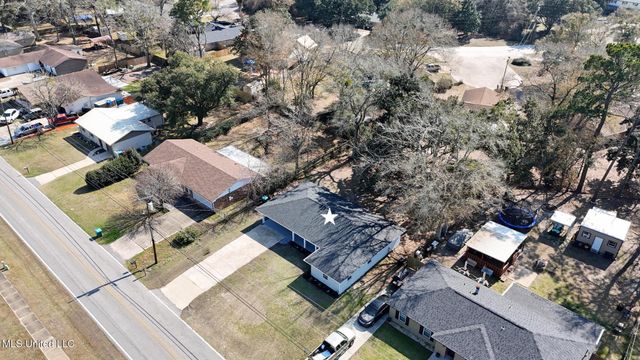 2009 Graveline Road, Gautier, MS 39553