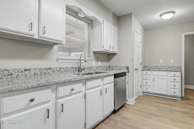 2009 Graveline Road, Gautier, MS 39553