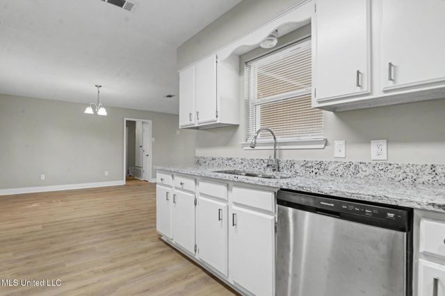 2009 Graveline Road, Gautier, MS 39553