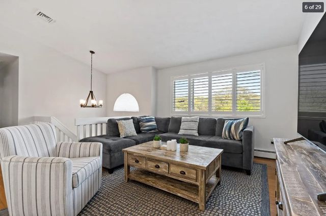 14 Lakeview Drive, Narragansett, RI 02882